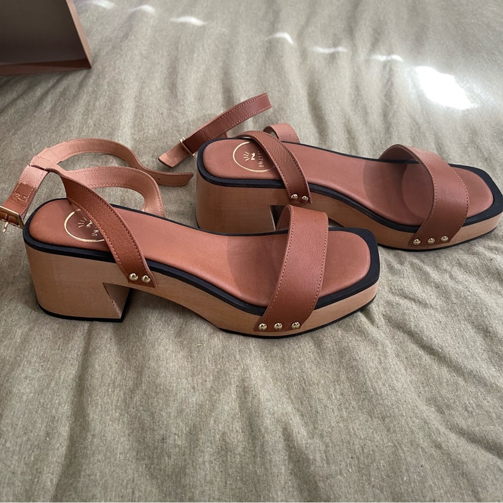 Free people unilara clog sandals size 9
